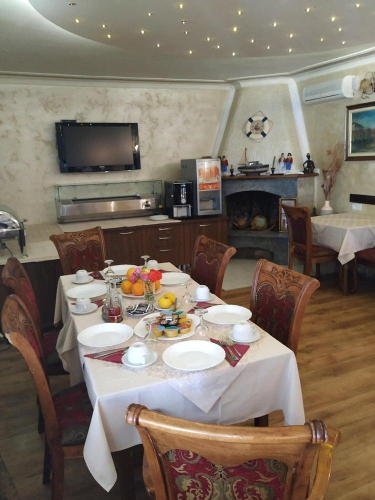Hotel Evropa Подгорица Екстериор снимка