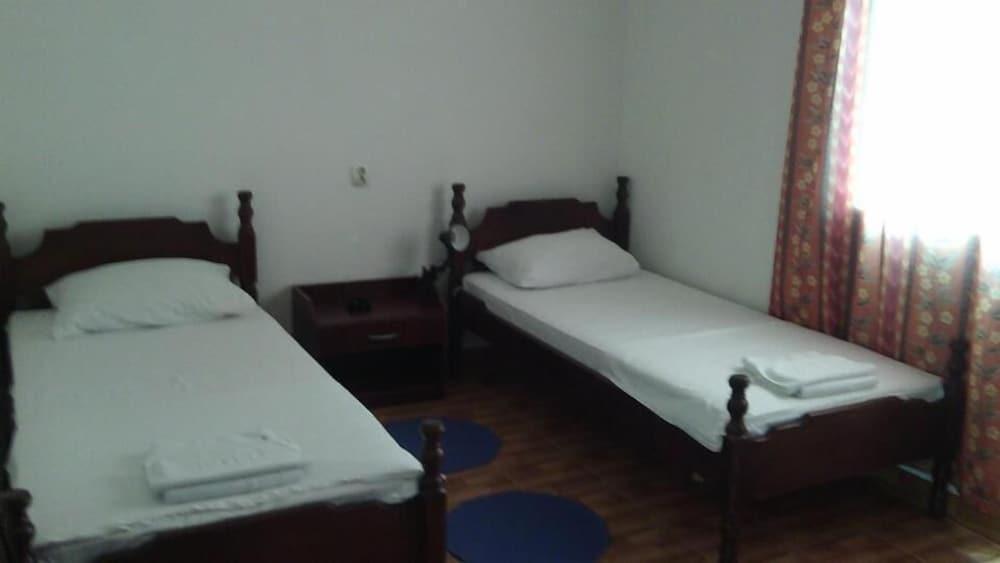 Hotel Evropa Подгорица Екстериор снимка